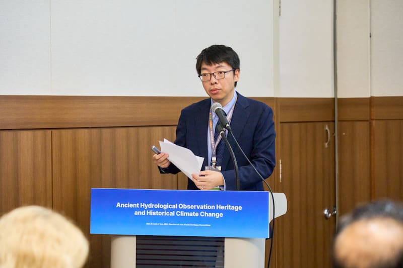 Yan Haiming expuso sobre los registros hidrológicos de Baiheliang y su valor para estudiar los cambios del clima.