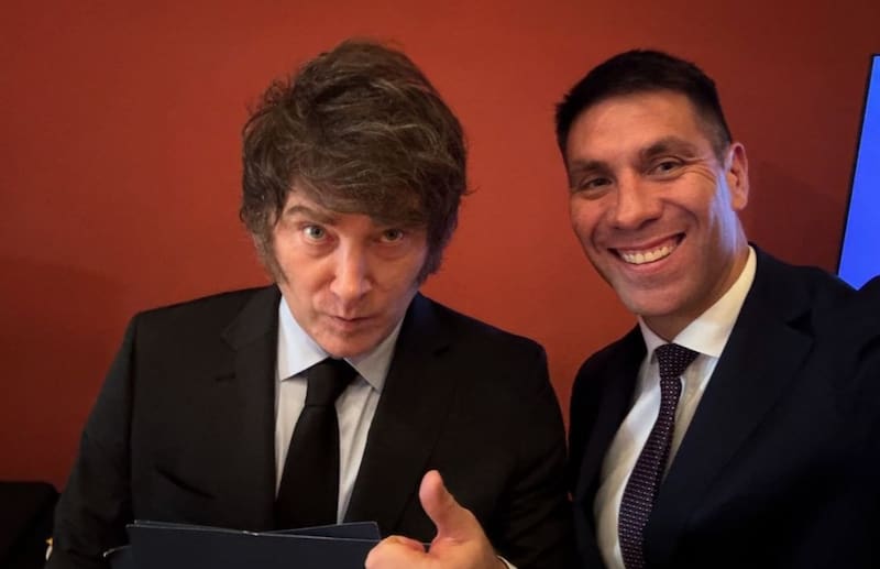 El diputado Facundo Correa Llano (LLA) con el presidente Javier Milei