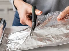 Cortar láminas de papel aluminio con una tijera: para qué sirve y por qué lo recomiendan