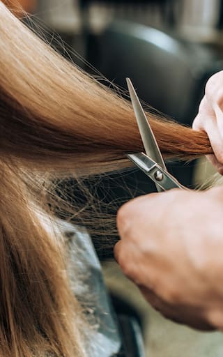 ¿Cuáles son los mejores días para cortarse el cabello, que crezca fuerte y tenga un brillo natural en febrero 2026?