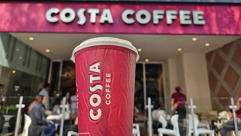 La llegada de Costa Coffee ocurre en un momento clave para el mercado mexicano de cafeterías, dominado por Starbucks.