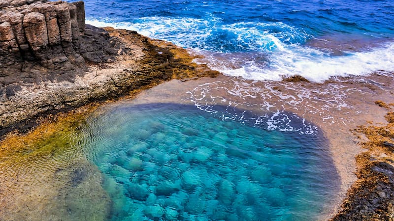 Un geólogo español confirma que las Islas Canarias no se asientan sobre la plataforma continental africana. La ciencia aclara la polémica viral.
