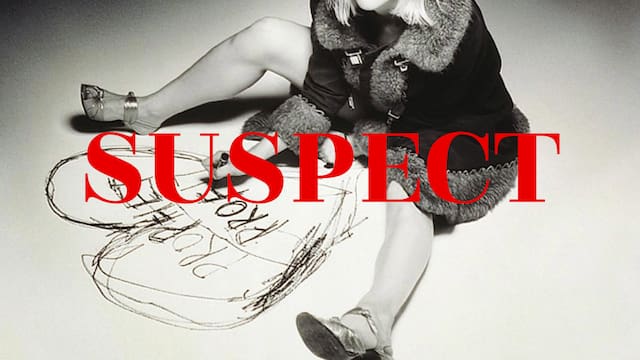 Fue la mujer del ícono musical más grande de los 90 y ahora rompe el silencio sobre las acusaciones que la persiguieron tres décadas