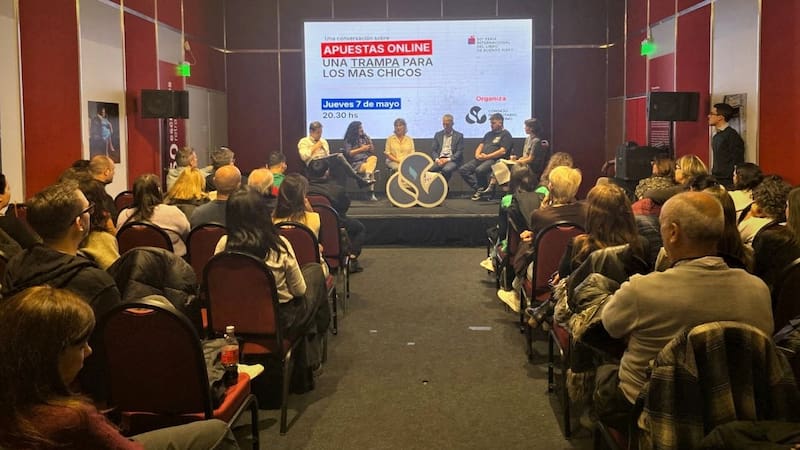 Frente a un ecosistema digital diseñado para atrapar, la culpa no es de los chicos y la única solución posible es el trabajo en red.