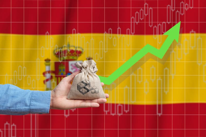 Oficial | España logra bajar el déficit al 2,4%, aunque la deuda sigue superando el 100% del PIB. Fuente: Shutterstock