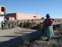 Una ola de piquetes y desabastecimiento amenaza al gobierno de Bolivia: Milei envió un Hércules para ayuda humanitaria