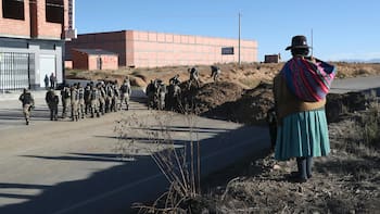 Una ola de piquetes y desabastecimiento amenaza al gobierno de Bolivia: Milei envió un Hércules con alimentos