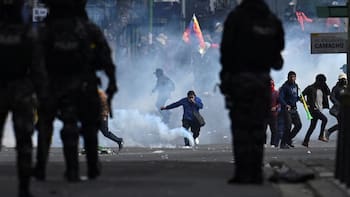 Bolivia en crisis: incidentes, bloqueos y caos en una marcha contra el presidente Rodrigo Paz
