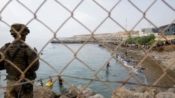 ¿Por qué Ceuta es una de las fronteras más vigiladas de Europa (e igual no alcanza)? Así funciona el espigón del Tarajal