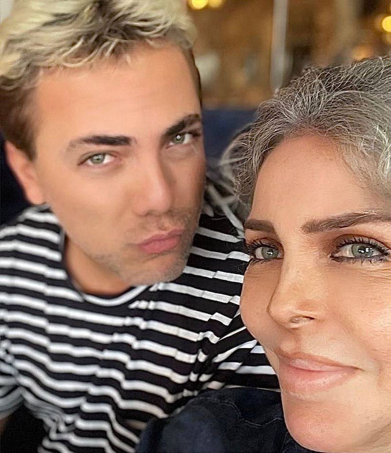 Verónica Castro hizo presencia en la ceremonia de graduación de Cristian Castro.