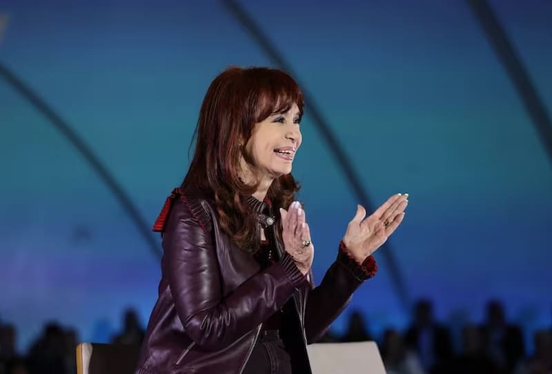 <div class="migrated-promo-image__description"><div class="migrated-promo-image__source">Fuente: Prensa Cristina KIrchner</div></div>