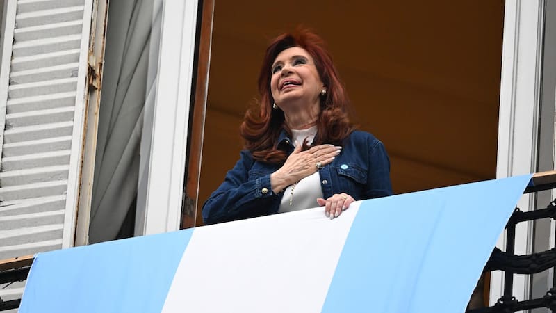 En segundo lugar apareció la principal líder del kirchnerismo: Cristina Kirchner, quien supo retener su núcleo duro de apoyo.