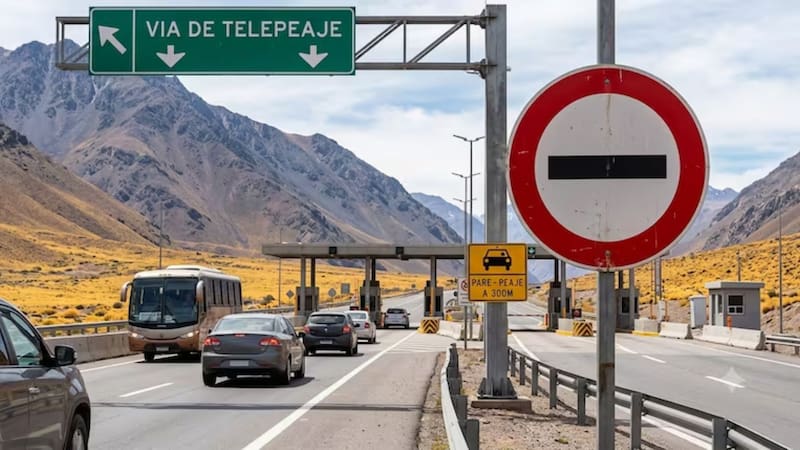 Cuál es el significado de la señal de tránsito que tiene una línea negra en horizontal con un fondo blanco y rojo