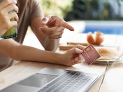 Cuando fallece el titular de una cuenta bancaria, ¿qué deben hacer los familiares para no heredar deudas con Hacienda?