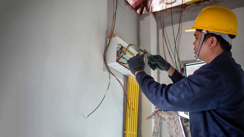 Cuánto cobra un electricista y un plomero en Argentina en junio 2026 por hacer arreglos e instalaciones en una casa
Fuente: Shutterstock