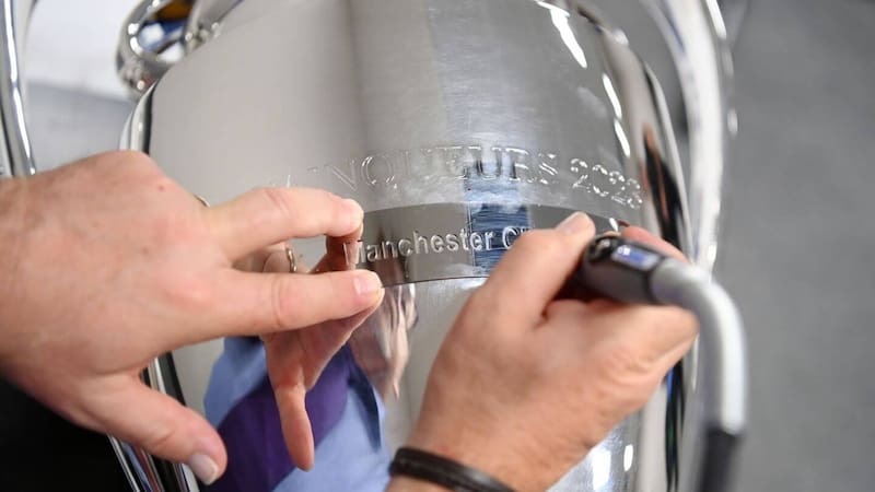 Cuánto cuesta hacer el trofeo de la Champions League y la “Maldición del 2038” que humilla al del Mundial