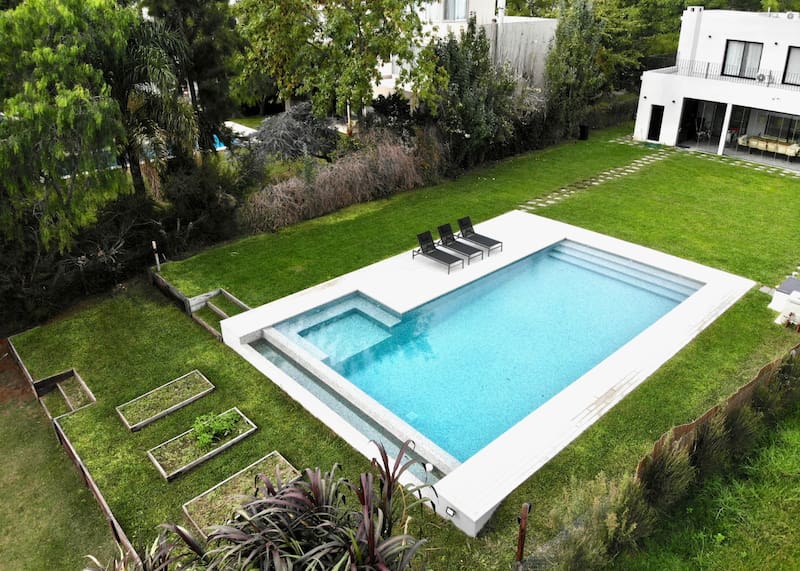 Cuánto sale instalar una pileta para el verano 2026 y qué conviene