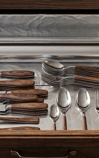 Cortar un trozo de papel aluminio y envolver los cajones de la cocina: por qué es tan efectivo y para qué sirve