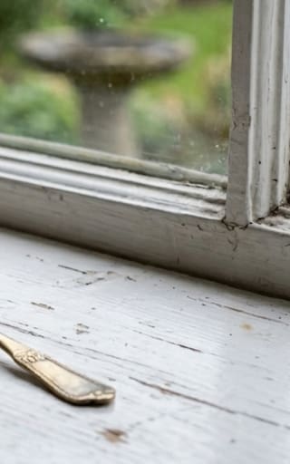 Colocar una cuchara en la ventana | Por qué recomiendan este truco y para qué sirve
