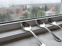 Poner tres cucharas en la ventana: para qué sirve y por qué recomiendan hacerlo