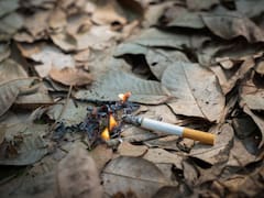 La Ley de Propiedad Horizontal sentencia: Los vecinos que tiren colillas de cigarro al patio pueden enfrentarse a sanciones económica