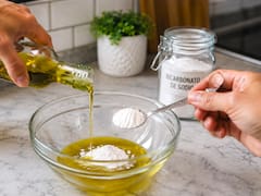 Mezclar aceite de oliva y bicarbonato de sodio: para qué sirve y por qué lo recomiendan