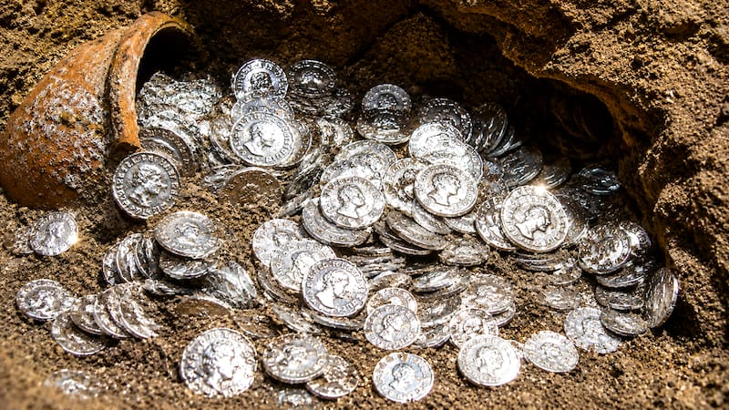 Arqueólogos descubren un tesoro romano de hace 1.800 años con más de 40.000 monedas enterradas