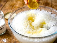 Mezclar bicarbonato de sodio con el jugo de un limón: por qué lo recomiendan y para qué sirve