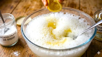 Mezclar bicarbonato de sodio con el jugo de un limón: por qué lo recomiendan y para qué sirve