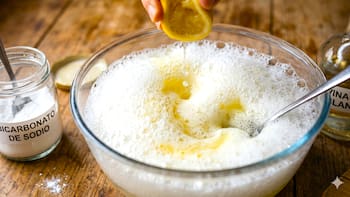 Mezclar bicarbonato de sodio, vinagre y limón: por qué lo recomiendan y para qué sirve