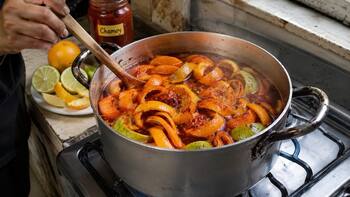 Hervir cáscara de naranja con limón y chamoy: para qué sirve y por qué lo recomiendan
