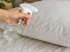 Rociar vinagre en las almohadas: por qué lo recomiendan tanto y para qué sirve