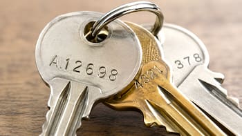 Qué significan los números grabados en las llaves y cuál es su función