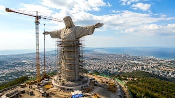 Construyen la estatua de Jesucristo más grande del mundo en un país de América Latina: estará rodeada por un centro comercial de más de 3.500 metros cuadrados y varios centros religiosos