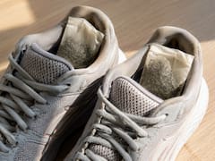 Colocar bolsas de té dentro de las zapatillas por las noches: por qué lo recomiendan tanto y para qué sirve