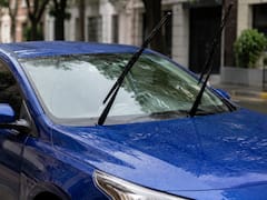 Qué significa encontrar el auto con los limpiaparabrisas levantados y por qué es fundamental saber cómo actuar