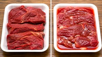 Carne seca o carne con mucho líquido en bandeja: cuál es la diferencia y cuál conviene comprar
