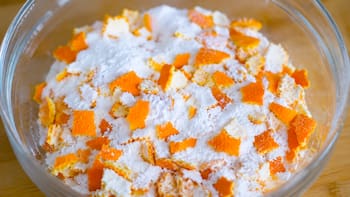 Mezclar bicarbonato de sodio con cáscaras de naranja: por qué lo recomiendan y para qué sirve