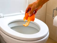 Tirar cáscaras de naranja en el inodoro: para que sirve y por qué lo recomiendan