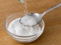 Mezclar bicarbonato de sodio con agua caliente: para qué sirve y por qué lo recomiendan