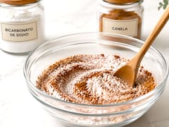 Mezclar bicarbonato de sodio y canela: por qué lo recomiendan y para qué sirve