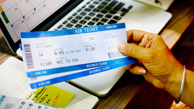 Cómo pagar menos por el mismo vuelo: el truco que recomiendan los expertos para ahorrar fortunas en viajes