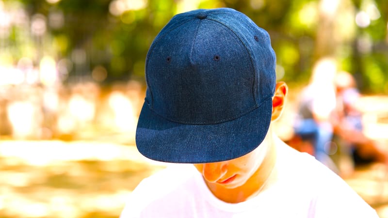 La mayoría de las gorras tienen un detalle que suele pasar desapercibido porque pocas personas conocen su función.