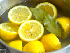 Hervir cáscaras de limón con hojas de laurel frescas: por qué lo recomiendan y qué beneficios tiene