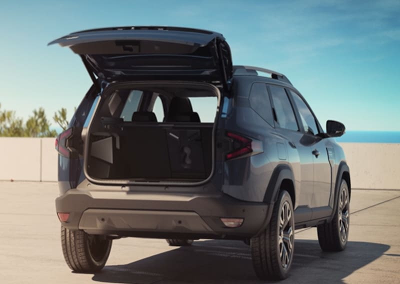 Llega el nuevo modelo de Dacia: se trata de un SUV híbrido nominado a coche finalista del año 2026.