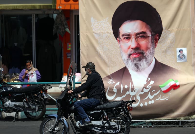 El vocero de la cancillería iraní, Esmaeil Baghaei, respondió acusando a EE.UU. de practicar “terrorismo económico” y advirtió que Irán tomaría represalias.