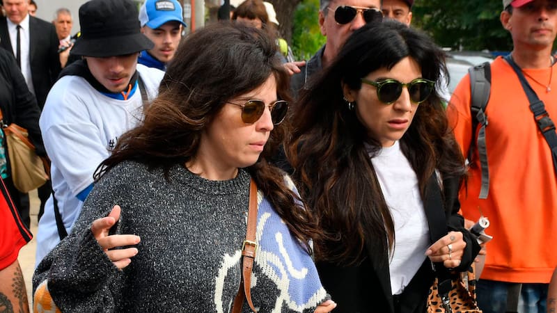 Polémica en el Juicio por Maradona: el abogado de Jana pidió la absolución del psicólogo y Dalma y Gianinna estallaron.