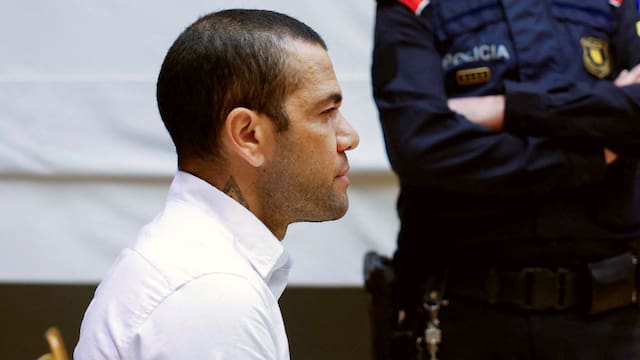 Dani Alves volvió a una cancha de fútbol, pero nadie esperaba que sea así: “Estuve 14 meses en la cárcel, Cristo me hizo libre”
