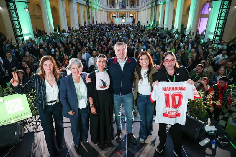 El encuentro contó con la participación del gobernador de la Provincia de Buenos Aires, Axel Kicillof en la apertura, y del diputado nacional Máximo Kirchner en el cierre, entre otros referentes.