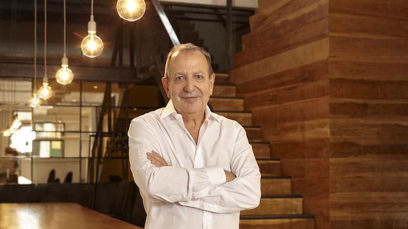 El aprendizaje constante, el foco en las ideas y la pasión por emprender y cruzar fronteras definen la historia profesional de Darío Straschnoy, que es también la historia de la publicidad argentina.